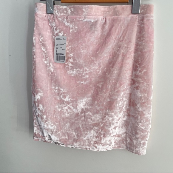 Forever 21 pink velvet mini skirt - Picture 2 of 3